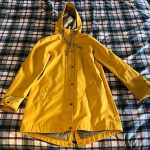 Jacket windproof, waterproof, and breathable and fully seam-sealed.